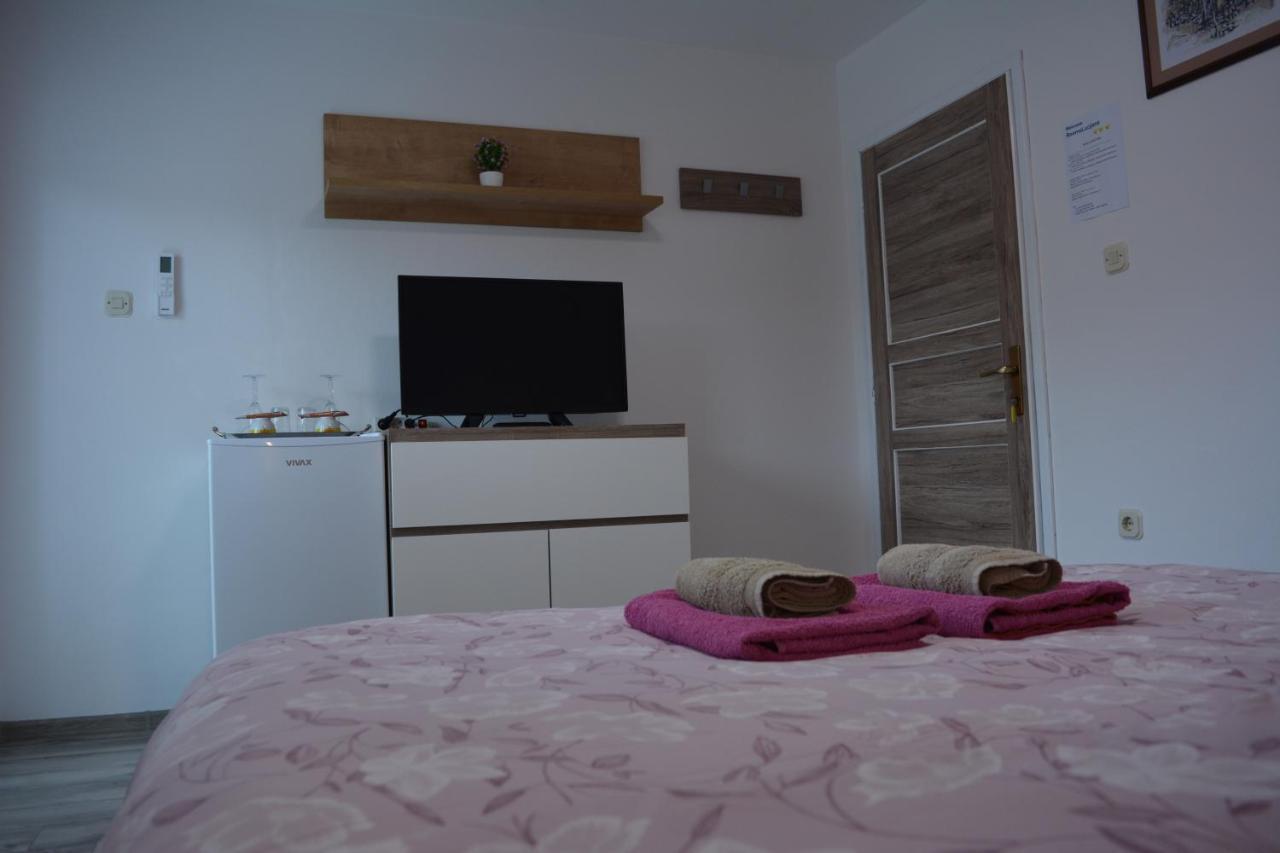 Rooms Lucijana Jezerce Esterno foto